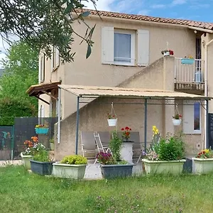 De 50m De Dessous De Confortable Et Bien équipé Terrasse De 40 Bien équipé Barbecue Et Planchas Parasol Wifi Gratuit Parking Gratuit Appartement Volx